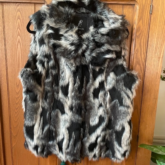 Rachel Zoe Jackets & Blazers - Rachel Zoe faux fur vest